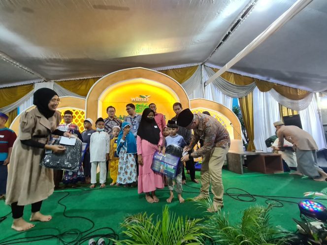 
					Peduli Warga Sekitar, WINA Gresik Bagikan 14 Ribu Sembako Jelang Lebaran