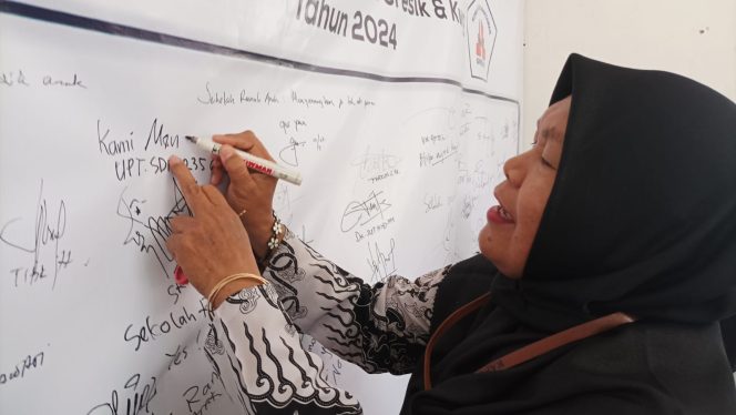 
					Pasca Dugaan Kekerasan Siswi, Ratusan Kasek SDN dan SMPN di Gresik Deklarasi SRA