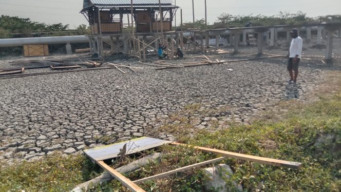 
					Disebut Tak Pasang Papan Proyek, Kades Pandanan Gresik Membantah: “Itu Dirusak”