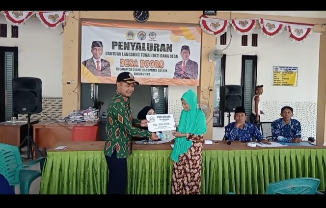 
					Pemdes Dooro Ringankan Beban Masyarakat Melalui BLT dan Bantuan Air Bersih 