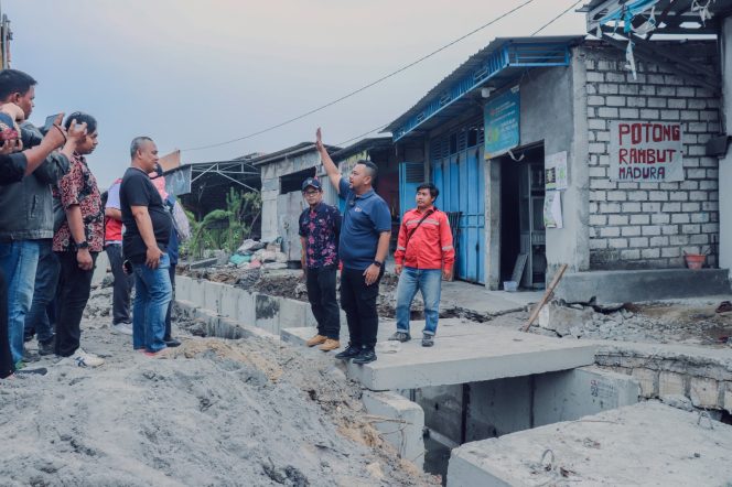 
					Proyek Drainase Benjeng-Balongpanggang Capai 64,80%, Gus Yani Yakin Banjir Teratasi