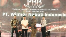 Bupati Gresik Beri Penghargaan PT Wilmar Nabati Indonesia (Foto: Angga P)
