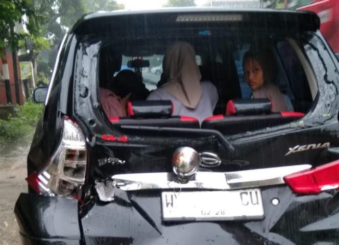 
					Dua Bulan Mobilnya Ditabrak Tak Diperbaiki, Korban Geram Tiga Bintang Putra Tak Bertanggung Jawab