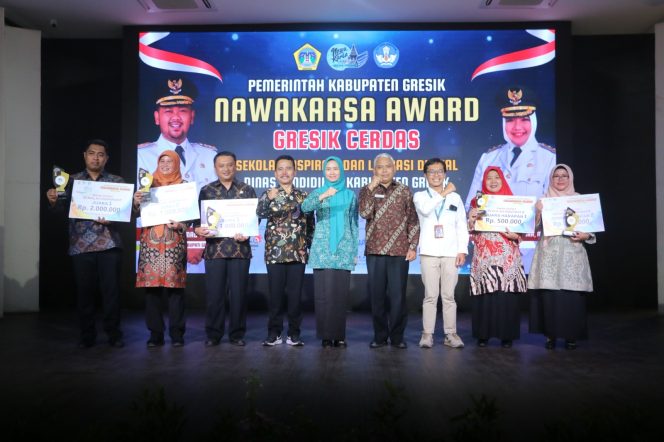 
					Nawakarsa Gresik Cerdas Wujudkan Sekolah Cakap Digital