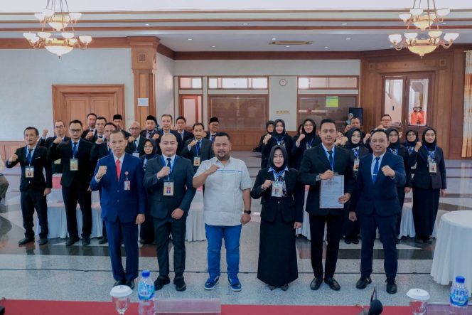 
					Bupati Gresik Beri Contoh Studi Strategis dari Singapura dalam Pelatihan Kepemimpinan Pengawas Angkatan VII