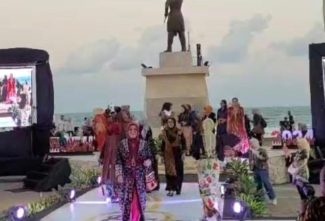 
					Dekranasda Kabupaten Probolinggo Ikuti East Java Fashion Harmony 2024