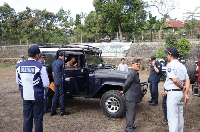 
					Pastikan Keamanan Kendaraan Dishub Gelar Ramp Check dan Check Kesehatan Jasa Angkutan Bromo