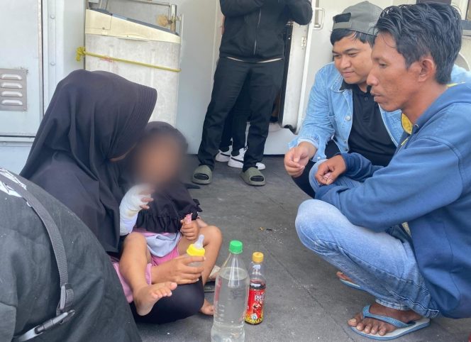 
					Tak Tega Melihat Ibu Hendak Melahirkan Harus Menyeberang, Cabup Syahrul Munir ingin Tingkatkan Layanan Kesehatan di Bawean