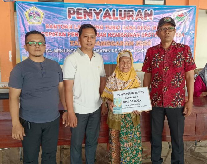 
					Pemdes Menunggal Ringankan Beban Masyarakat Melalui BLT DD