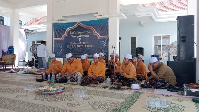 
					Sedekah Bumi Desa Betiting Dimeriahkan Khotmil Qur’an, Kirab Hasil Bumi hingga Wayang Kulit