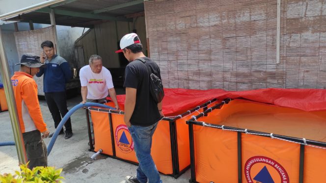 
					Bantu Air Bersih ke Masyarakat, Pemdes Boteng Menganti Datangkan Air Bersih dari BPBD