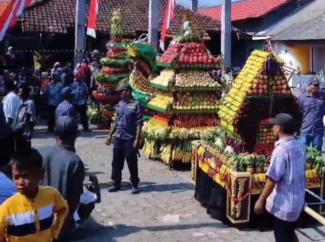 
					Ratusan Warga Desa Tambakrejo Guyup Rukun dalam Sedekah Bumi dan Arak Tumpeng