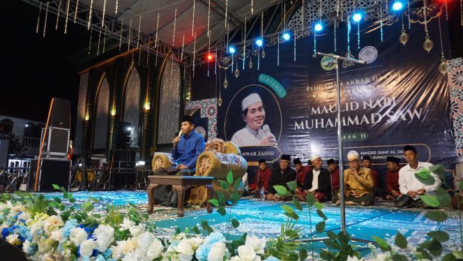 
					Ribuan Warga Desa Sungonlegowo Bungah Terkesima Pengajian Akbar KH Anwar Zahid di Momen Maulid Nabi