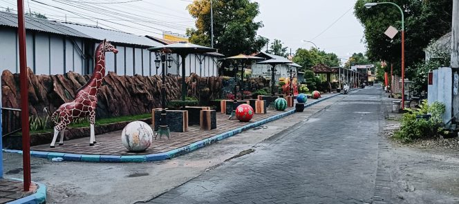 
					Pemdes Dukunanyar di Gresik Bangun Taman Bermain Anak Sesuai Mekanisme
