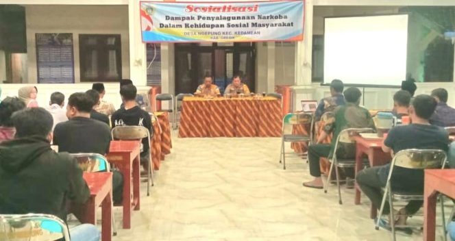 
					Pemdes Ngepung dan Polsek Kedamean Sosialisasikan Bahaya Narkoba ke Warga
