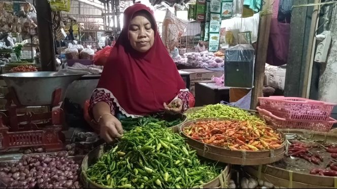 
					Harga Cabai Meroket di Pasaran Lumajang, Omset Pedagang Turun Hingga 50 Persen