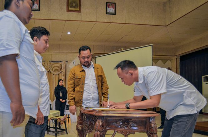 
					Bupati Minta KWG Pasca Dikukuhkan Terus Berkontribusi untuk Kemajuan Gresik