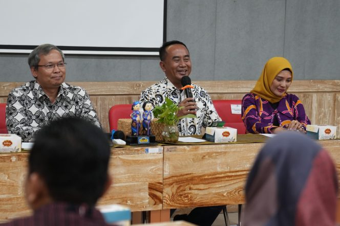 
					Respon Lapor Kand4, Pj Bupati Ugas Ajak Pejabat Galang Dana Bantu Biaya Rumah Sakit Warga yang Membutuhkan Dana Rp 143.500.000