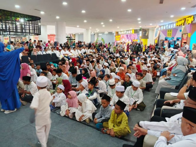 
					Berbagi Kebahagiaan, Kolaborasi Baznas Jatim dan Baznas Gresik Berikan Baju Lebaran Ratusan Anak Yatim