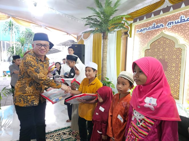 
					Wilmar Nabati Indonesia Gresik Tebar Kebaikan Ramadan 1446 H, Santuni 150 Anak Yatim dan Salurkan 50.000 Paket Sembako