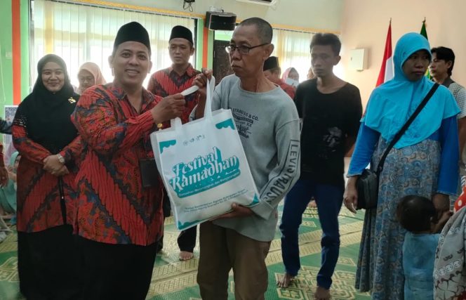 
					Kemenag Gresik Gelar Festival Ramadhan Salurkan 700 Paket Sembako kepada Kaum Duafa