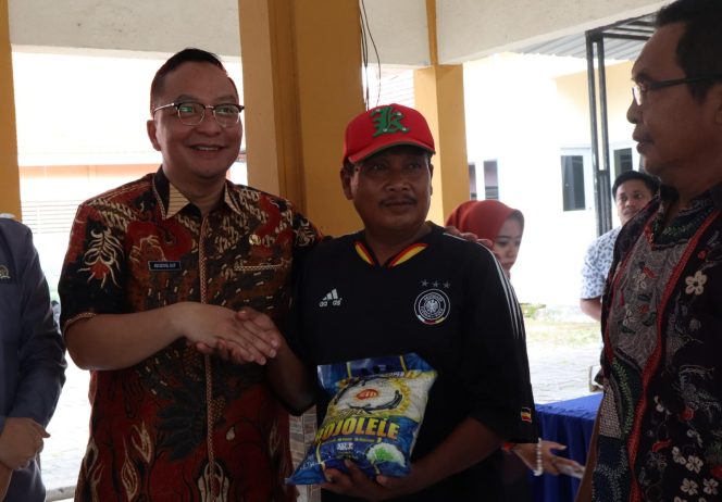 
					Bahagiakan Warganya, Wabup Gresik dr Alif Dukung Presiden Prabowo Hapus Utang Petani dan Nelayan