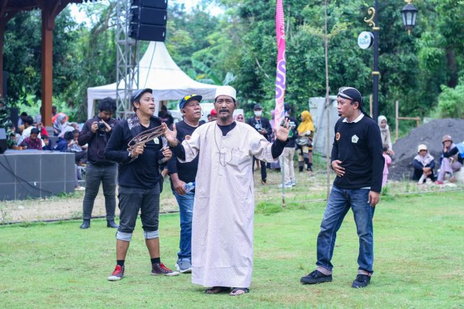 
					Sentil Pengangguran, Teater Jurnalis Kembali Ramaikan Gelaran Festival Nasi Krawu KWG di Wagos