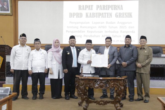 
					Jalin MoU dengan BAZNAS Gresik, Ketua DPRD Gresik Ajak Anggota Salurkan ZIS