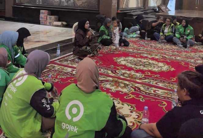 
					Belasungkawa Atas Meninggalnya Affan Kurniawan, Anggota DPR RI Nila Yani Hardiyanti Ajak Ojol Perempuan Gresik Doa Bersama