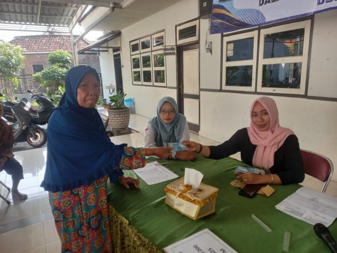 
					Dukung Percepatan Penghapusan Kemiskinan Ekstrem, Pemdes Setro Salurkan BLT DD ke 55 Warga Kurang Mampu