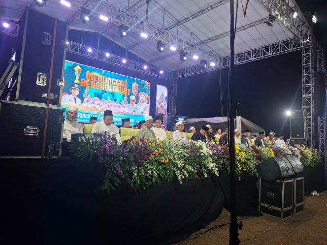 
					Kades Apresiasi Kebersamaan Warga Desa Menunggal Kedamean Sukseskan Acara Sholawat