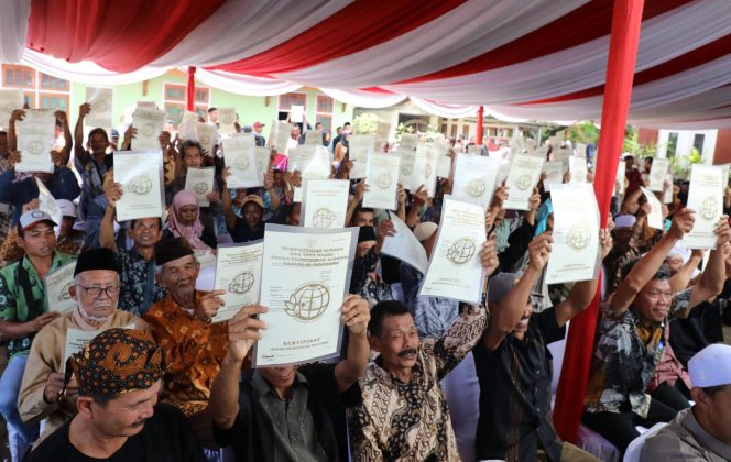 
					Setahun Pimpin ATR/BPN, Menteri Nusron Redistribusi 195.734 Bidang Tanah untuk 39.556 KK