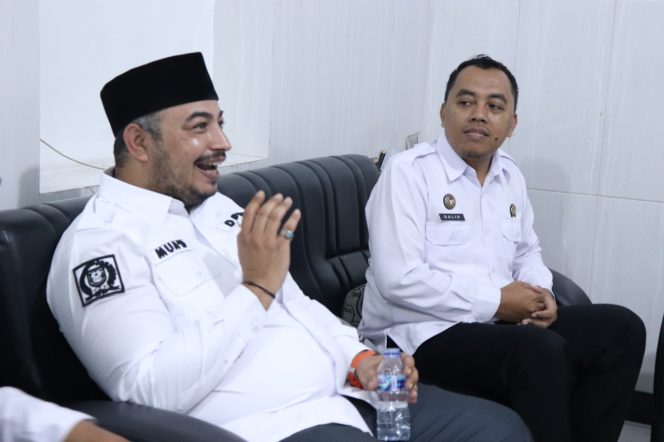 
					Wamen Perindustrian Serahkan Alat Hadrah ke Rutan Kraksaan Probolinggo, Pembinaan WBP Makin Kuat