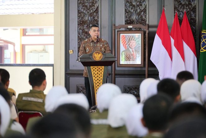 
					Sejalan dengan Arahan Presiden Prabowo, Wamen Ossy Lepas 619 Taruna STPN Ikuti KKN Pertanahan di Empat Provinsi