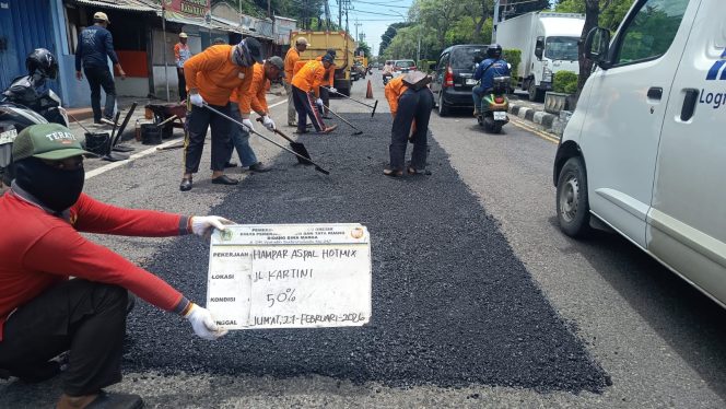 
					Bupati Gresik Instruksikan Dinas PUTR Tambal Jalan Kartini dan Veteran, Meski Jalan Nasional