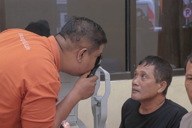 
					Peduli Warga, KWG Gelar Baksos hingga Cek Mata Gratis