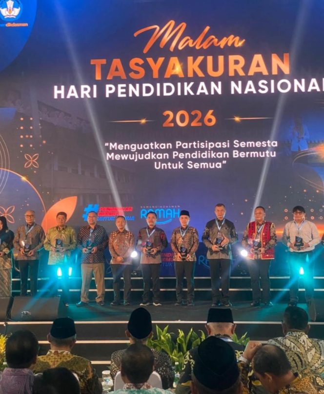 
					Dinas Pendidikan Gresik Raih Penghargaan Nasional, Bukti Nyata Komitmen Tingkatkan Mutu