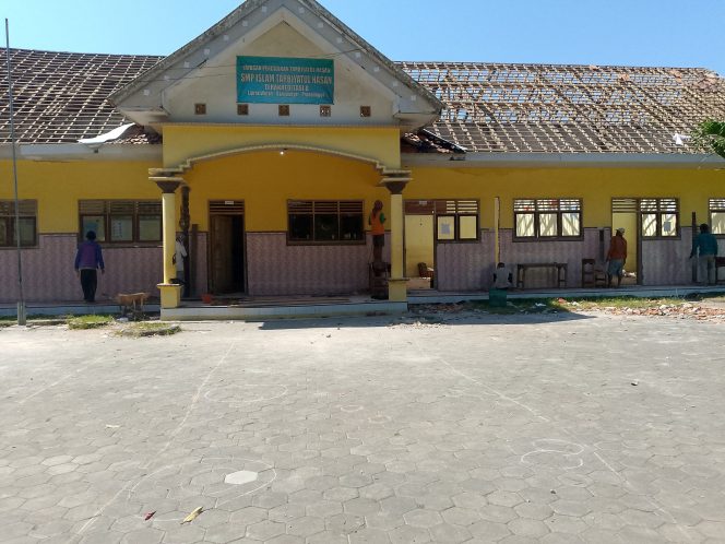 
					Pembangunan Gedung SMPI Tarbiayatul Hasan Disorot, Kepala Sekolah Mengaku Tak Dilibatkan