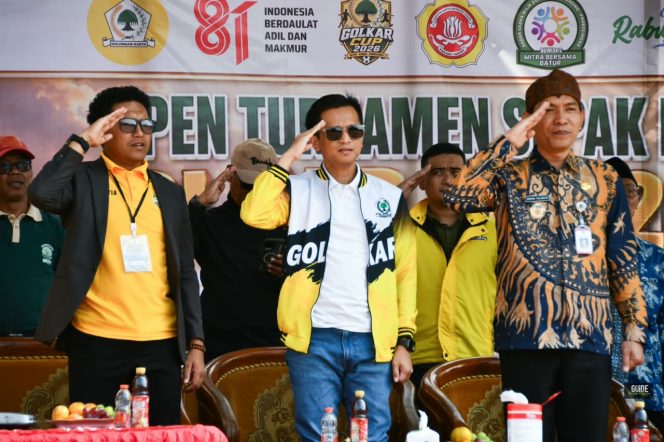 
					Piala Golkar Cup di Desa Batur Gading Semarak, Ketua DPRD Probolinggo Oka Mahendra Hadir Bersama Ketua AMPG